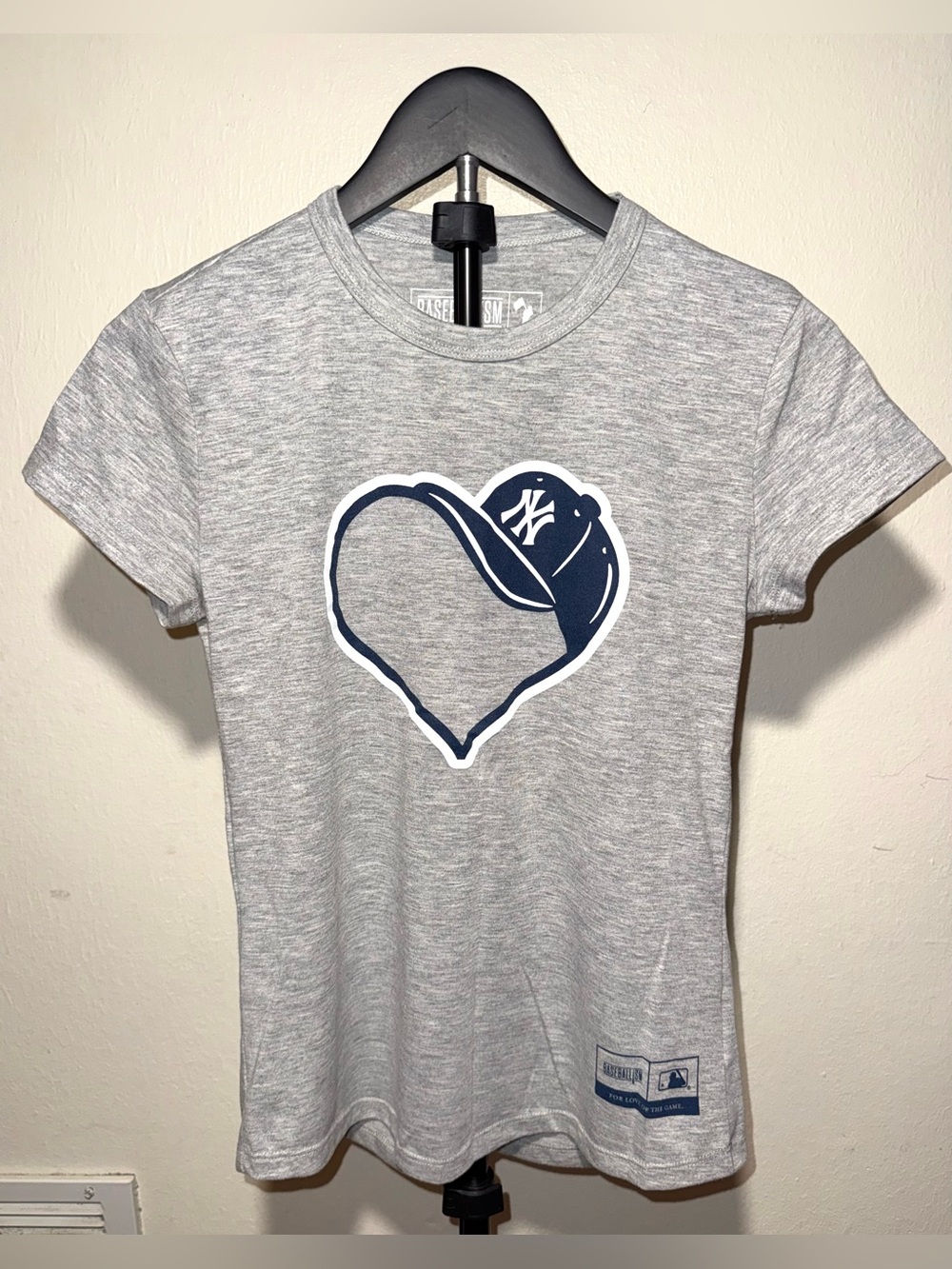 Baseballism New York Yankees Heart Logo Gray Graphic T-Shirt Women’s XS MLB